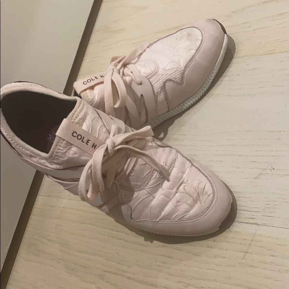 Gym shoes